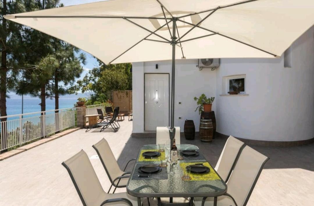 Villa'S Apartment On The Beach, Swimming Pool A/C Палермо Екстериор снимка